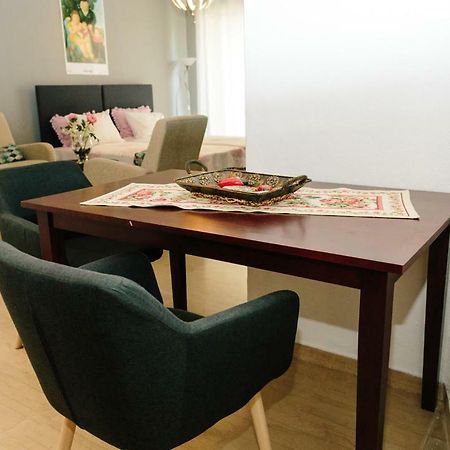 Cosy Downtown Studio - Suite Komotini Esterno foto