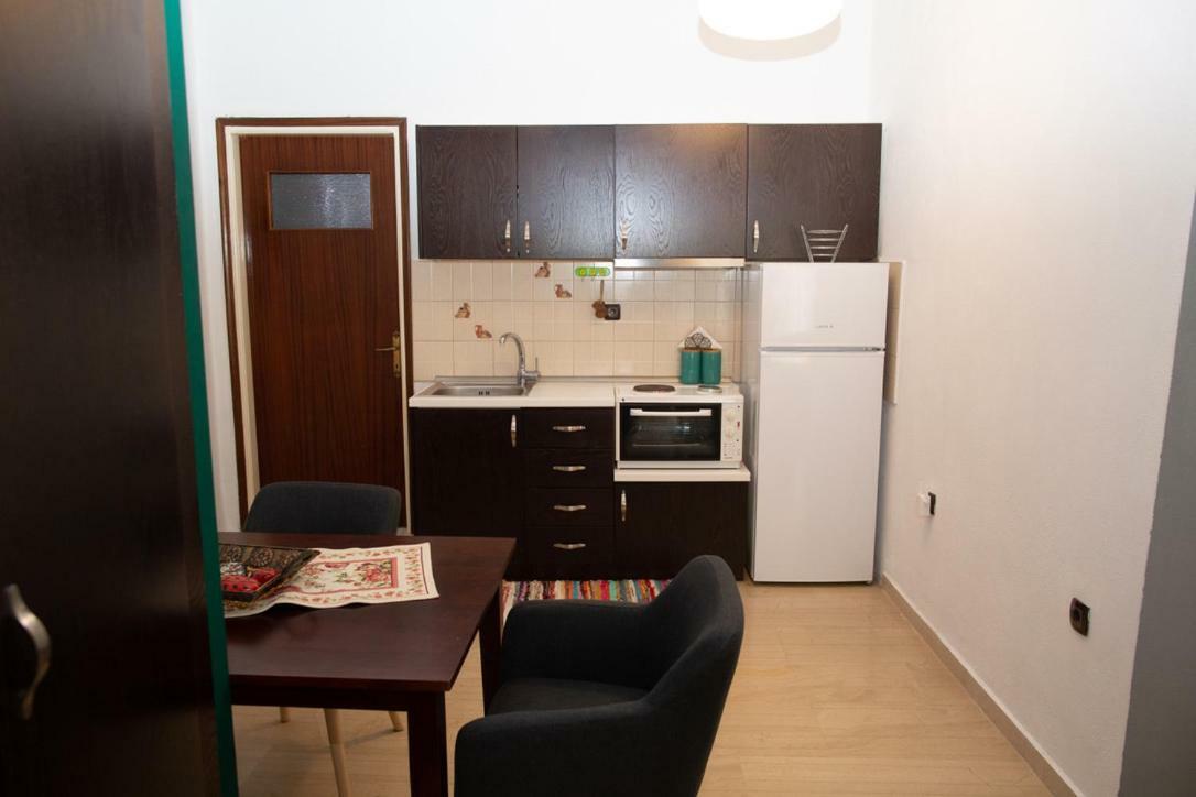 Cosy Downtown Studio - Suite Komotini Esterno foto